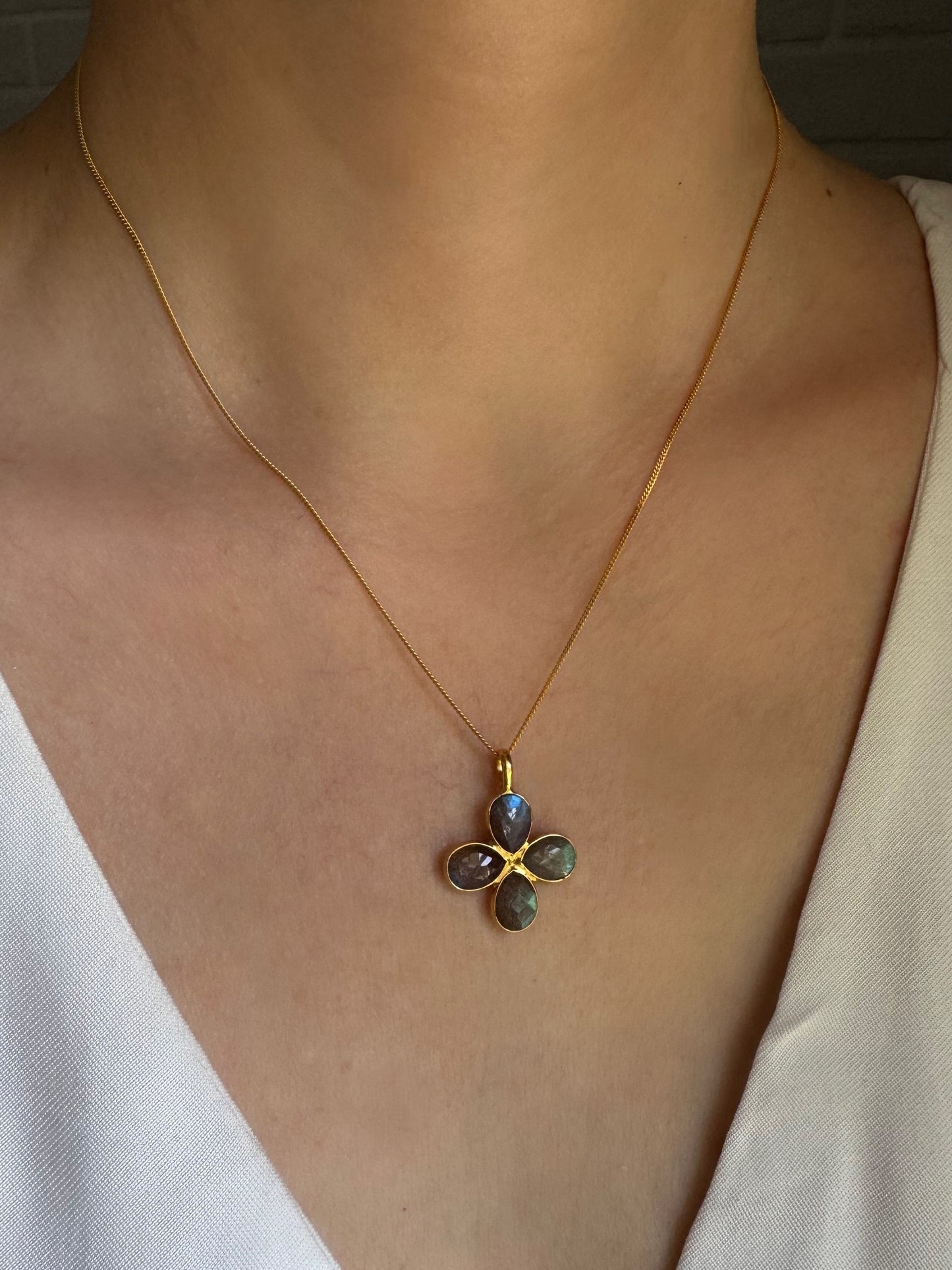 Clover Labradorite Necklace